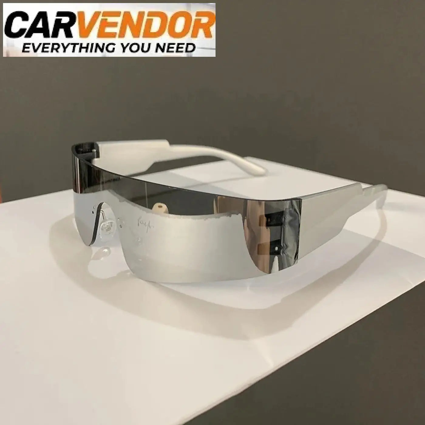 Rimless kehyksettömät aurinkolasit chrome-suojalinsseillä ja valkoisilla muovikehyksillä autokäyttöön uv400
